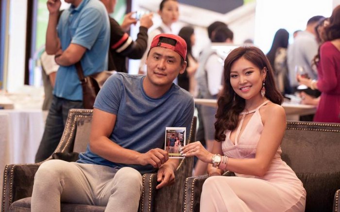 Т.Санчир жүжигчин бүсгүйтэй “сагс тогложээ”